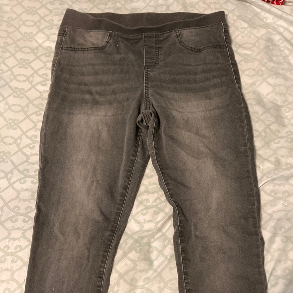 Gray distressed jeggings